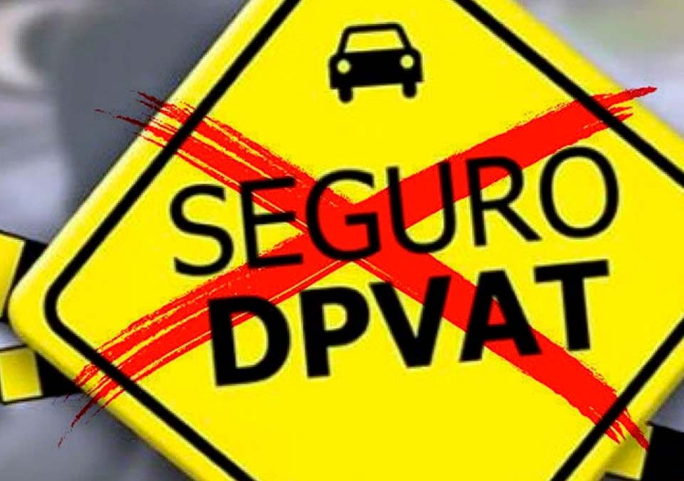 Bolsonaro assina medida provisória que extingue o Dpvat