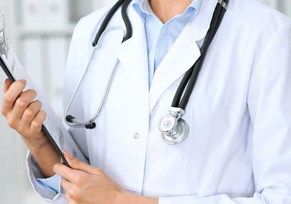 Plano de saúde coletivo não pode rescindir contrato de beneficiário em tratamento até alta médica