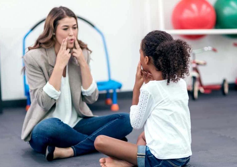 Plano de saúde deve custear tratamento de criança com transtorno da fala