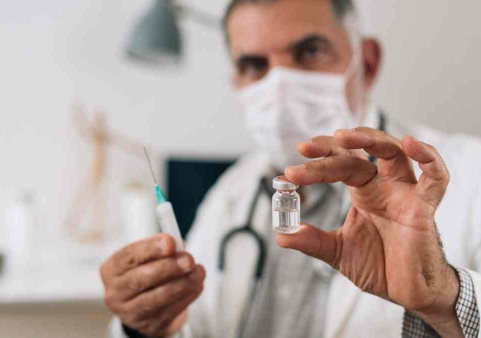 Cremesp cria breve pesquisa online sobre a imunização dos médicos contra Covid