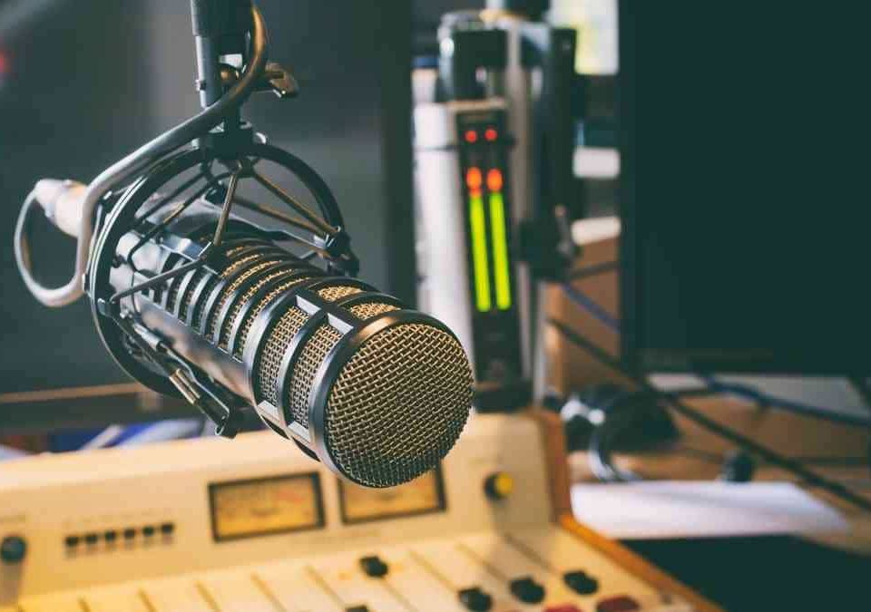 Emissora de rádio indenizará transgênero ofendido em programas