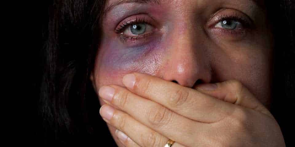 Aprovada maior prioridade em cirurgias para mulheres vítimas de violência doméstica.